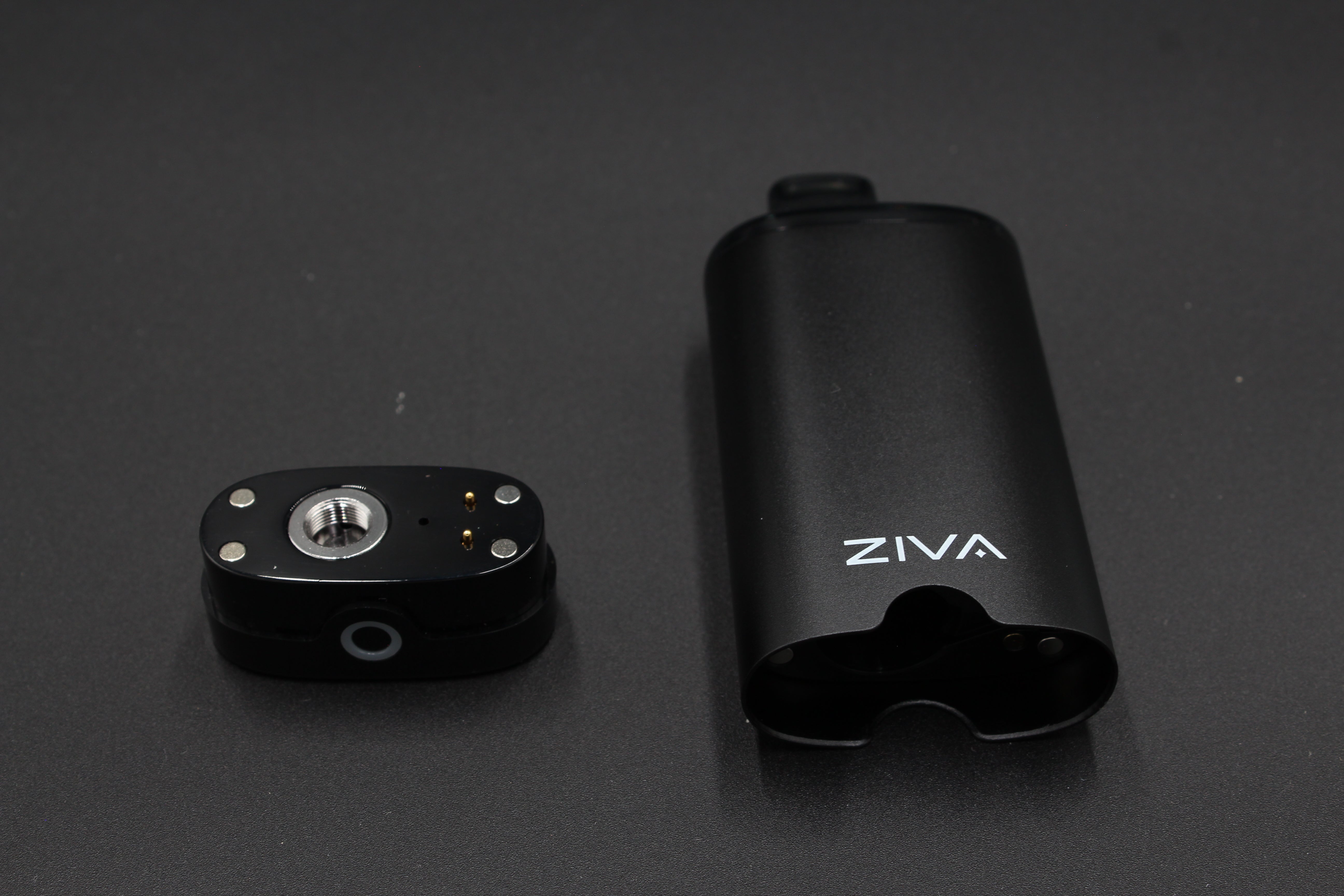 Yocan Ziva Variable Voltage 510 Thread Incognito Battery - Black deconstructed